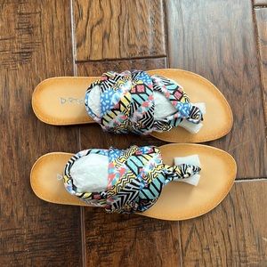 Dirty Laundry Safari Print Yellow Multi Thong Sandal Size 9
